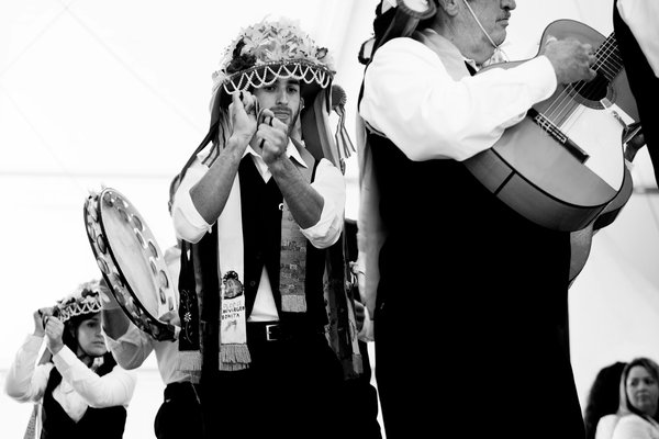 What are the best holiday rentals in the UK for attending folk music festivals?